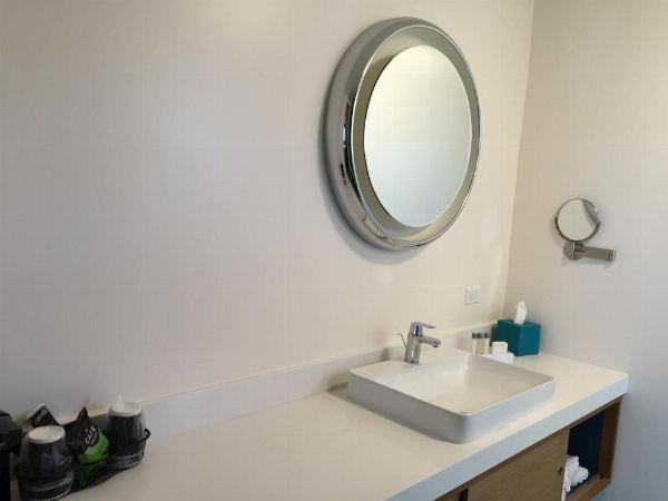 Beverly Laurel Hotel image 33