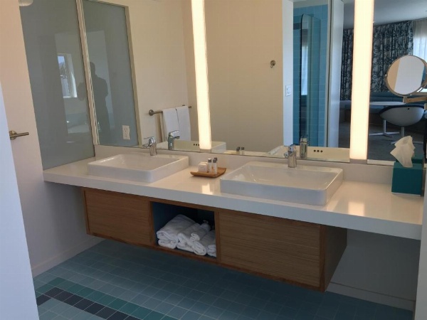 Beverly Laurel Hotel image 50